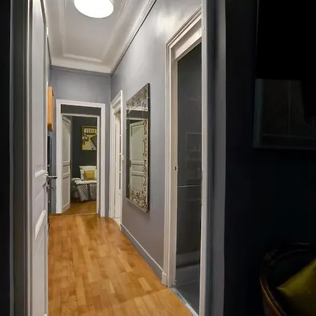 Daire Luxurious 2 Bedroom With Huge Private Terrace Paris