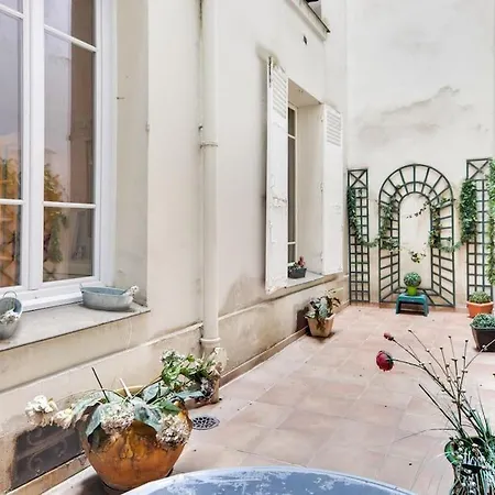 Daire Luxurious 2 Bedroom With Huge Private Terrace
